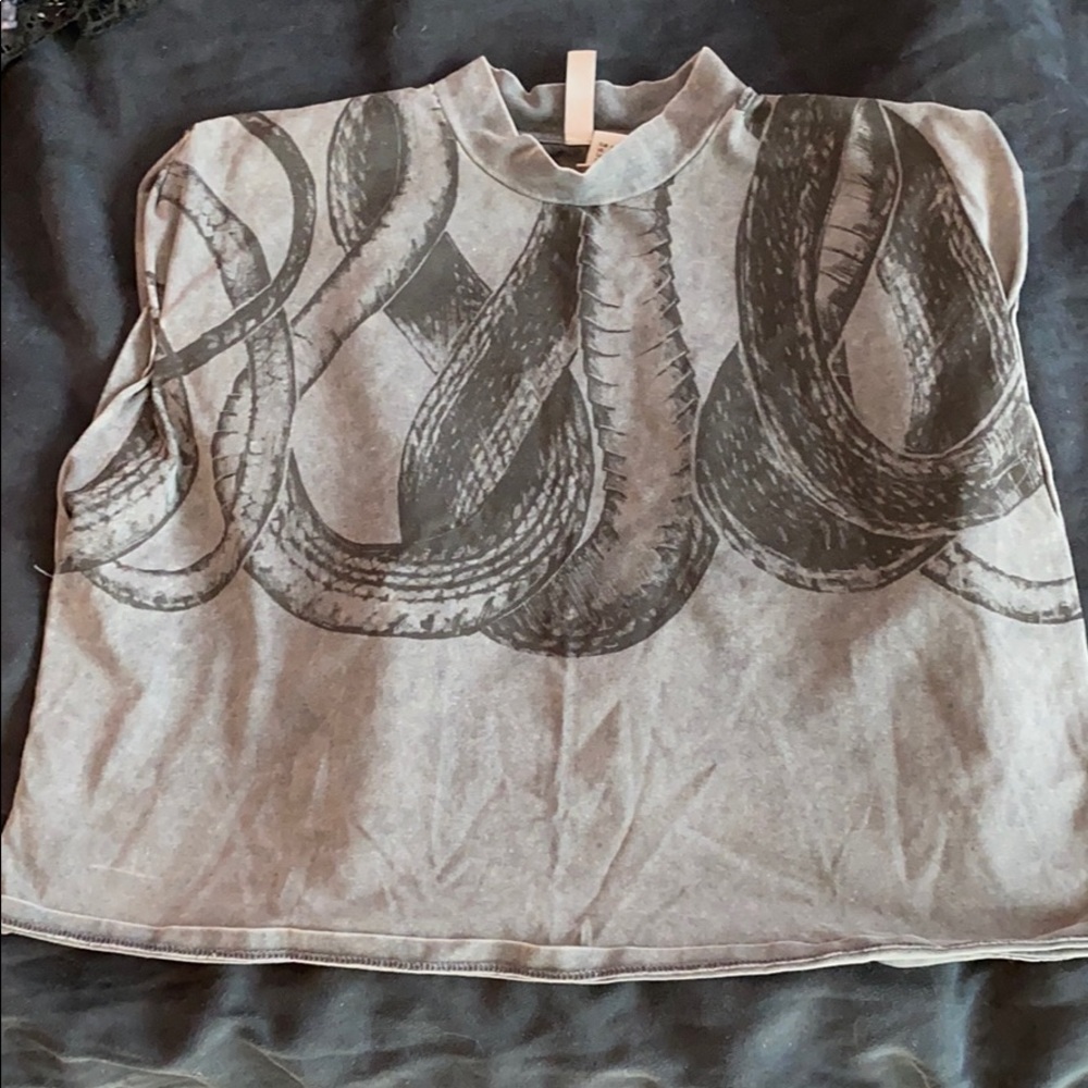 Grey muscle t